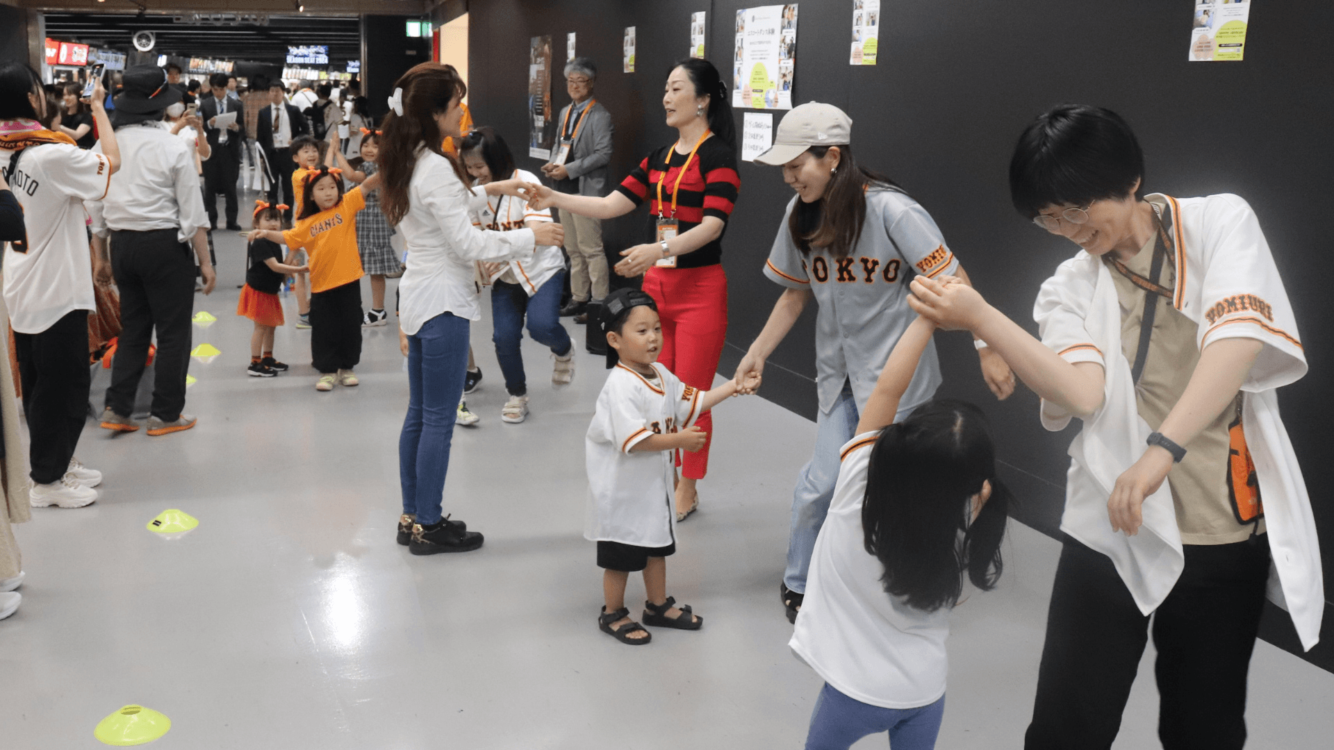 こどもの日の読売ジャイアンツ主催試合で 「エスコートダンス」体験会を開催